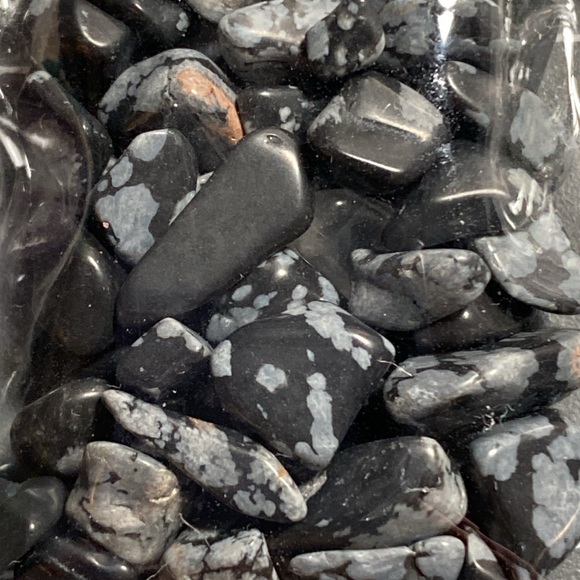 Craft: Un-Drilled Semi-Precious Stone pebbles/chips - Picture 8 of 11